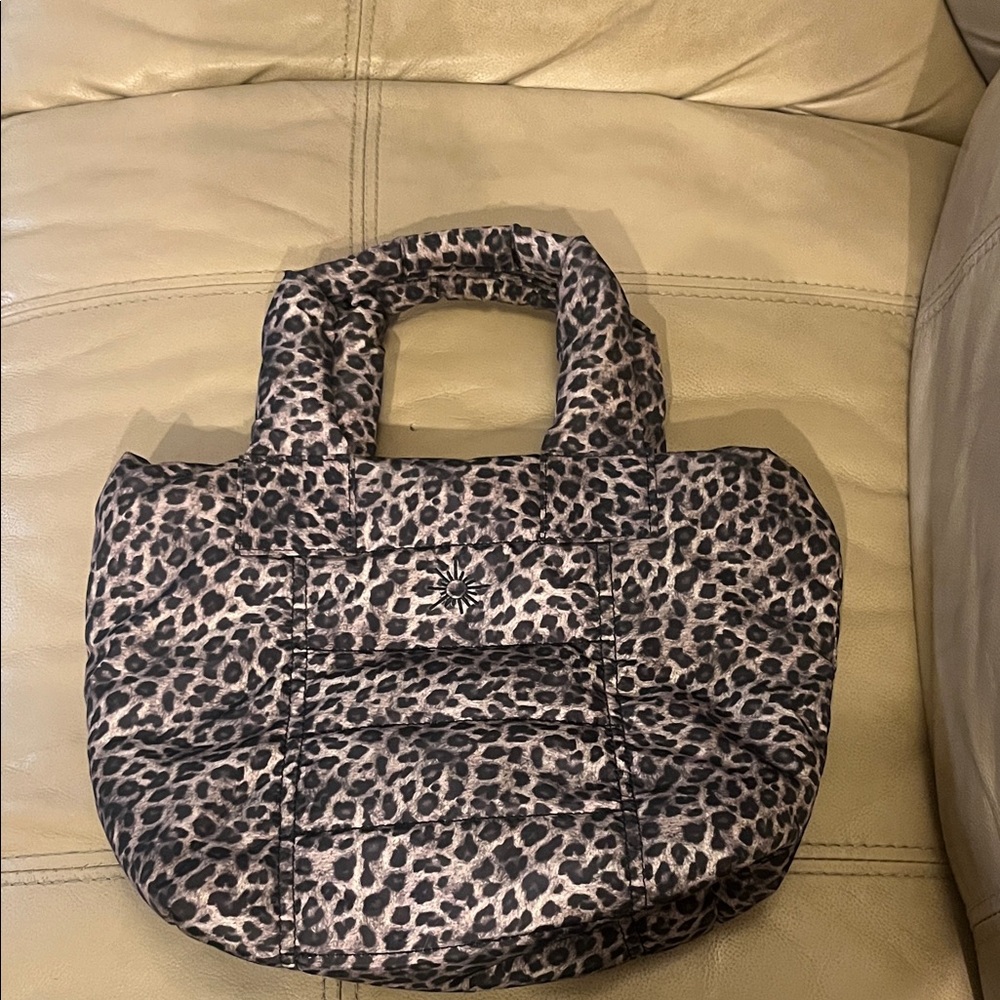 Chic Leopard Print Tote Bag